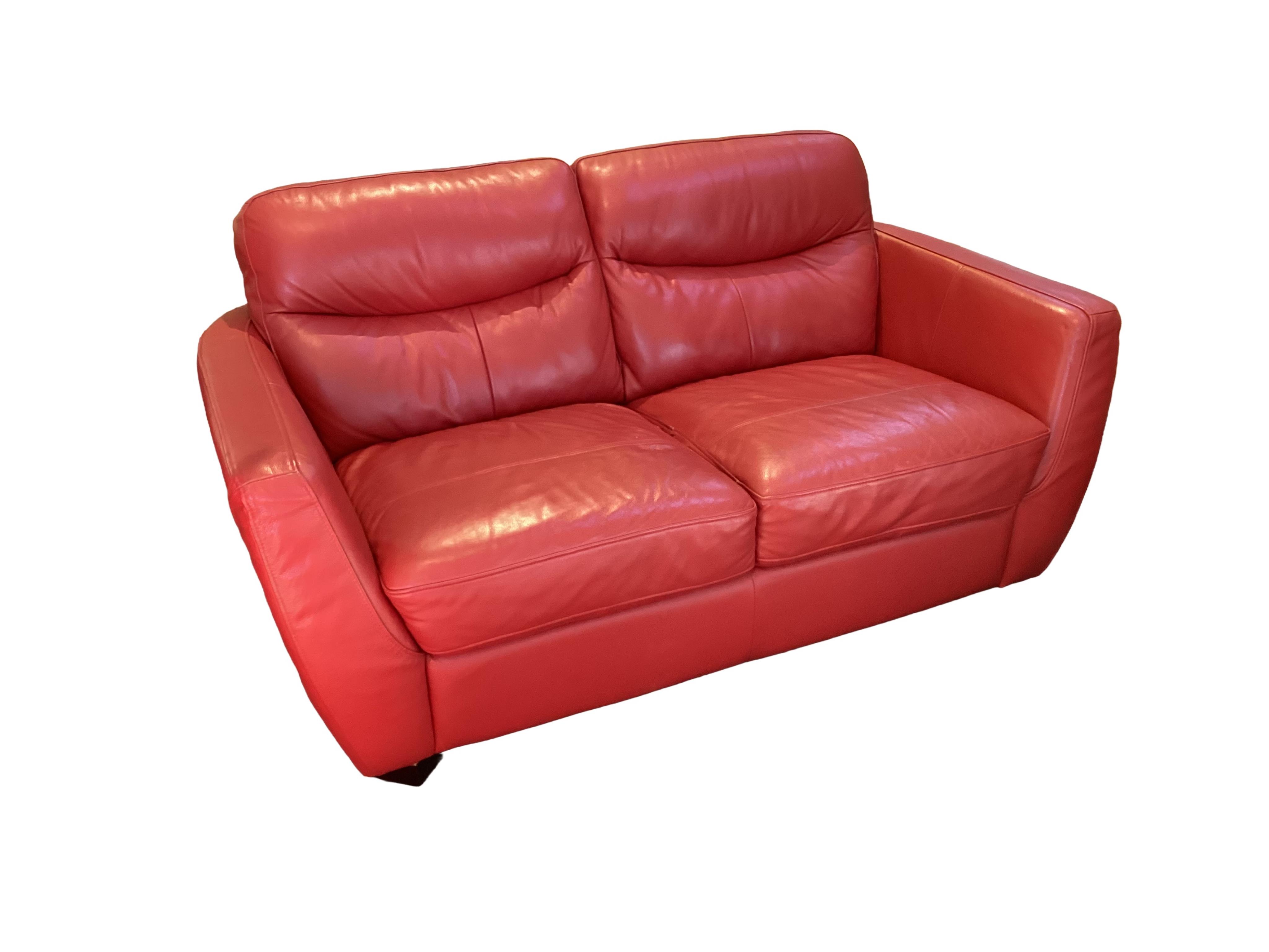 A pair of Contemporary red leather settees, width 160cm, depth 90cm, height 86cm